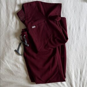 FIGS Burgundy Scrub Set - Size Small